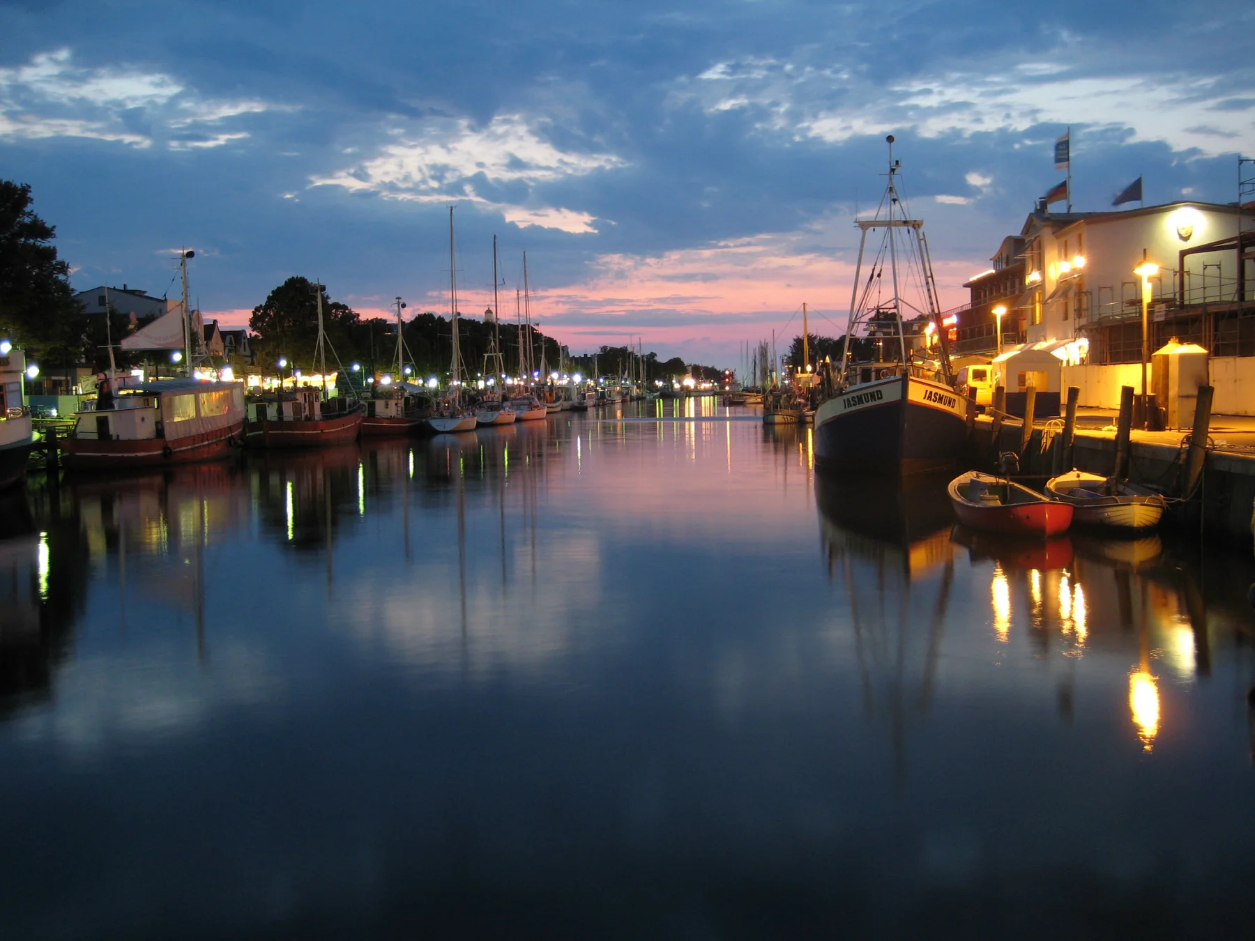 Alter Strom in Warnemünde at dusk